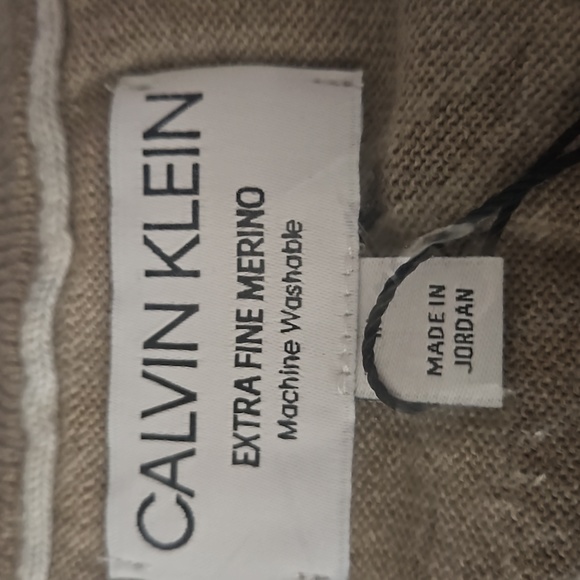 Calvin Klein V-Neck Extra Fine Merino Wool Sweater.NWTs IN ORIGINAL PACKAGING!! - Picture 3 of 6